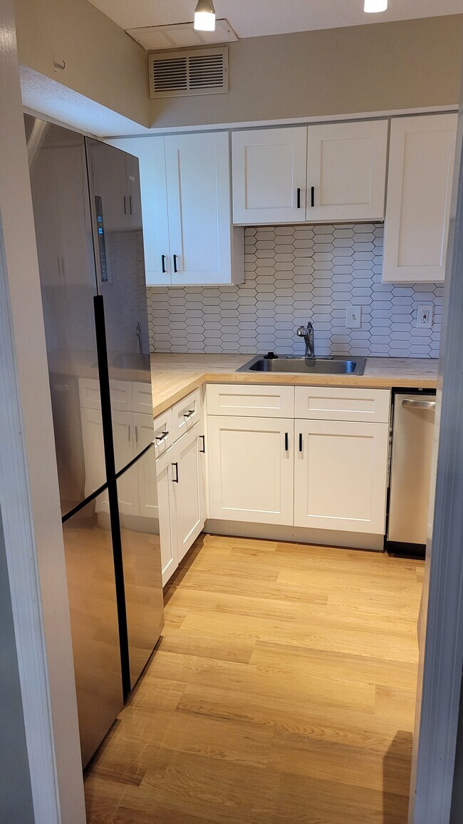 Foto del edificio - 343 Leisure Ct