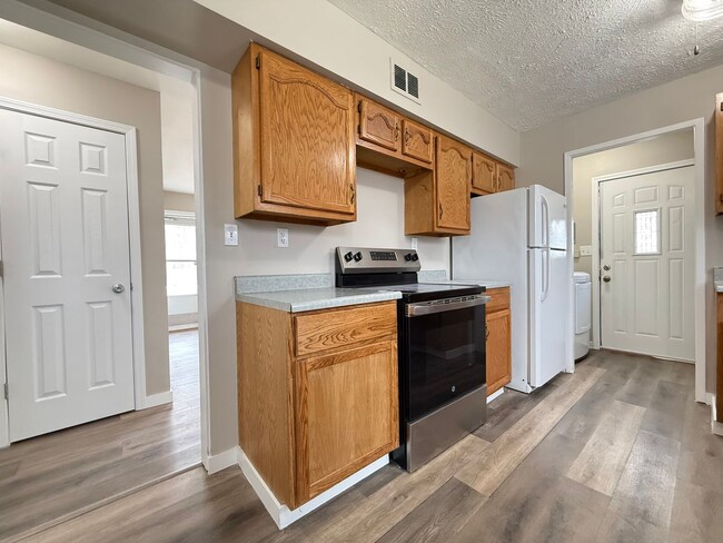 Building Photo - Updated Home in Lewis Central School District