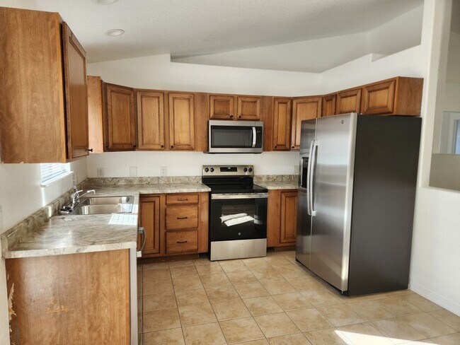 Foto del edificio - ALL PROSPECTIVE TENANTS MUST SUBMIT A $58 ...