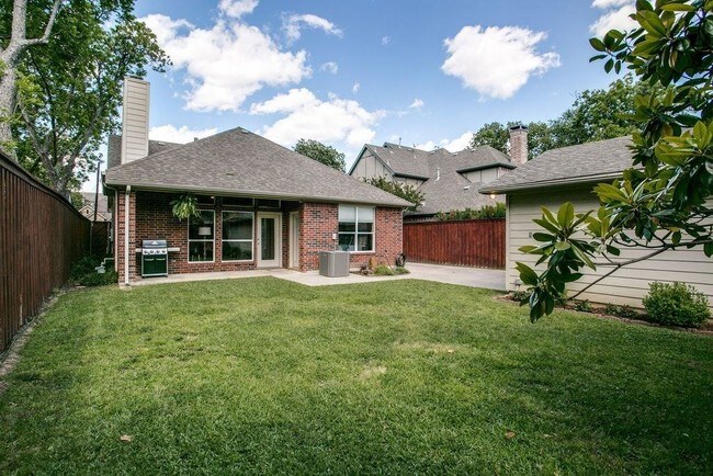 Foto del edificio - 5211 Maple Springs Blvd