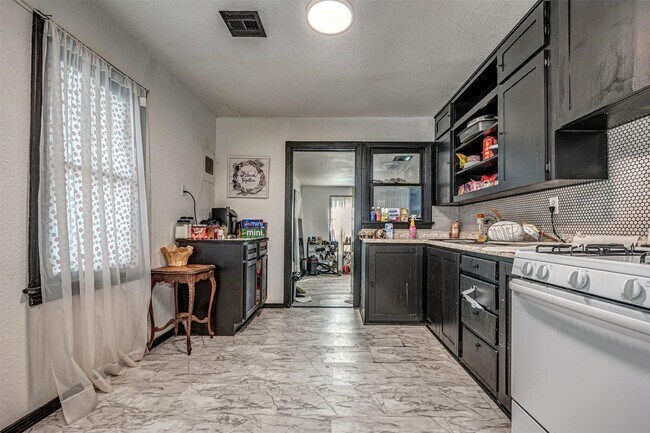 Foto del edificio - Three Bedroom Rental