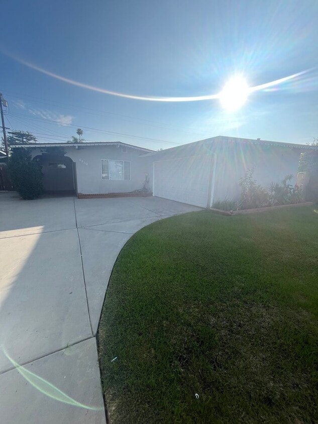 Foto principal - 5850 Cedarglen Dr