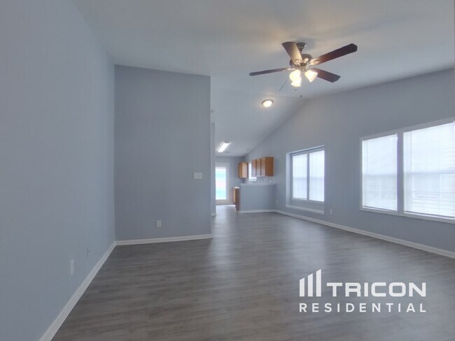 Building Photo - 10429 Hugue Way