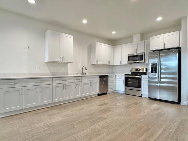 Building Photo - 2404 W College Ave