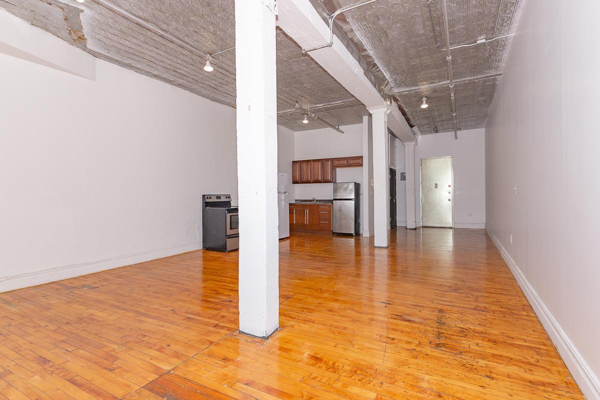 Primary Photo - 1087 Flushing Ave
