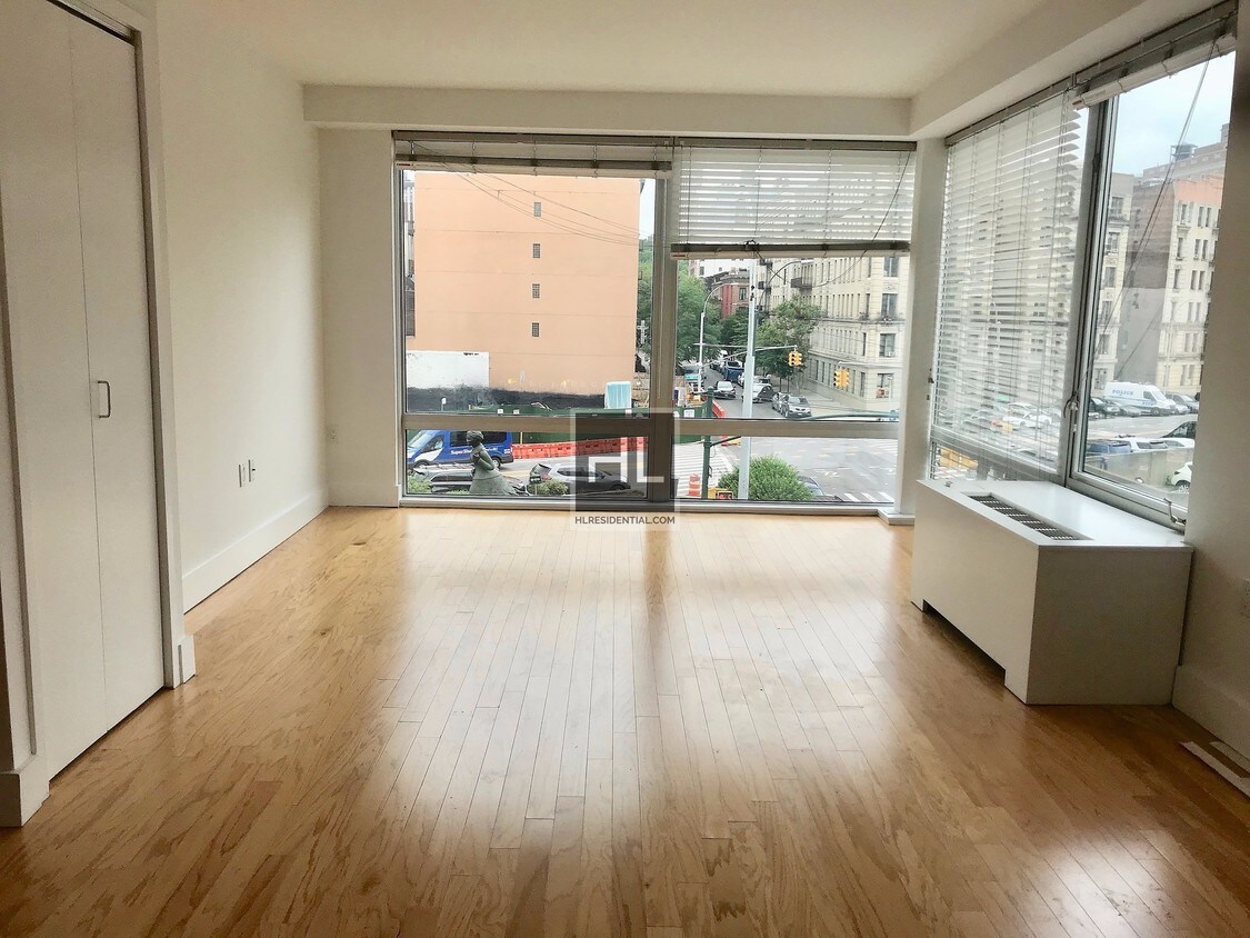 Foto principal - 2272 Frederick Douglass Blvd