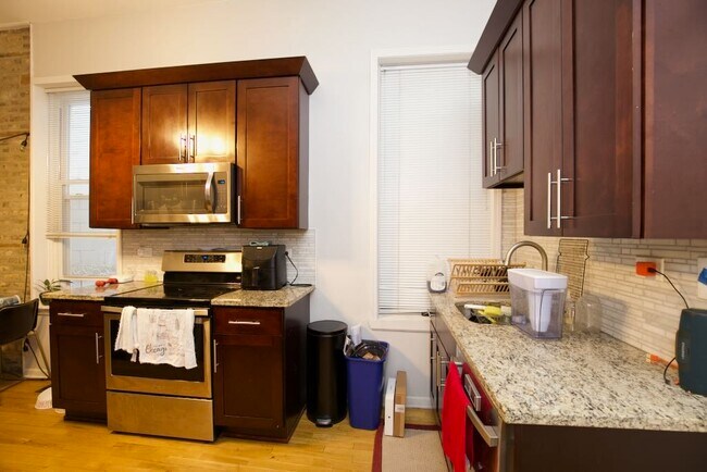 Foto del edificio - 1252 N Greenview Ave