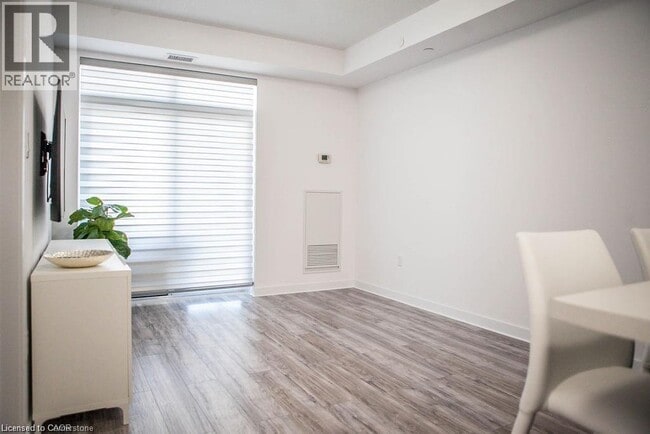 Building Photo - 125 Shoreview Pl