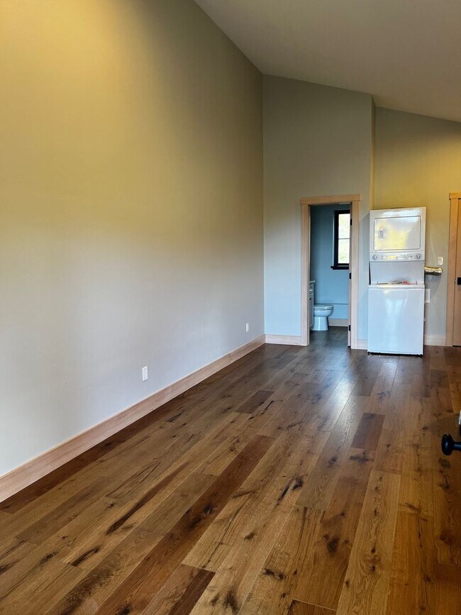 Building Photo - Studio space in CB South!