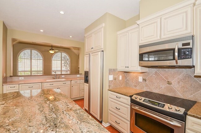 Building Photo - 46 Grants Lake Cir