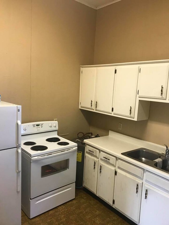 Kitchen - 1024 3rd Ave N