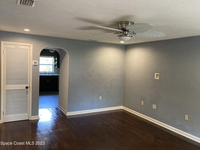 Building Photo - 933 S Tropical Trail
