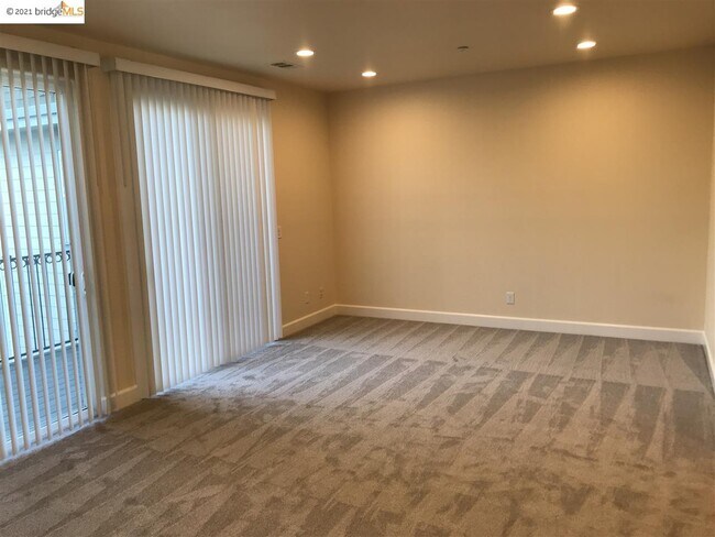 Foto del edificio - 2561 Mariner Rd
