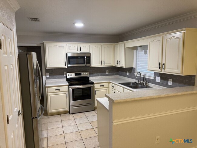 Foto del edificio - 426 Armstrong Dr