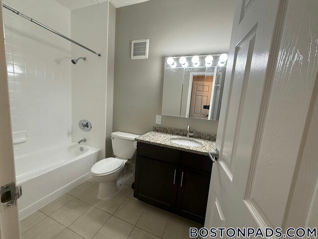 Building Photo - 757 Highland Ave