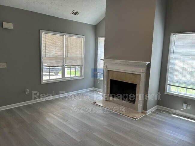 Building Photo - 1113 W Slaton Ave