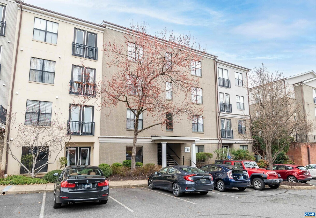 Foto principal - 740 Walker Square