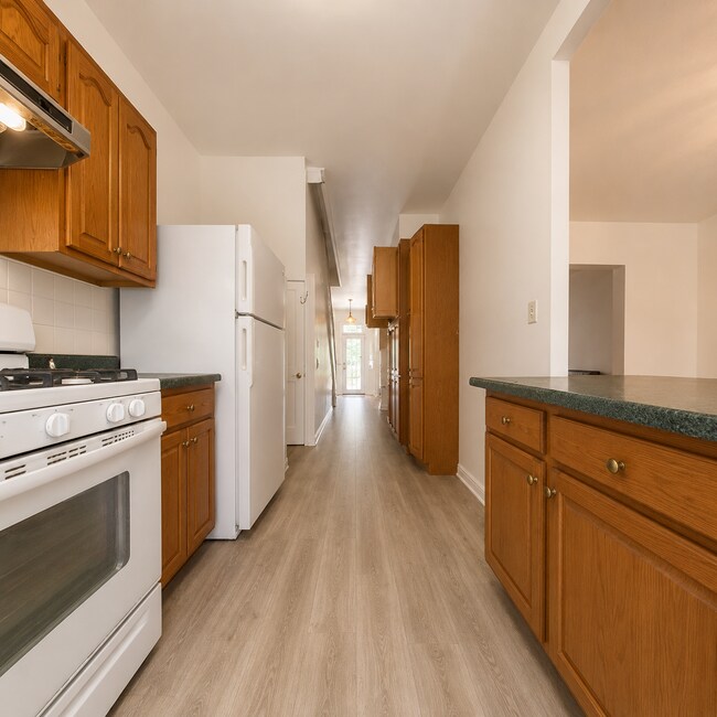 Foto del edificio - 5842 Douglas St