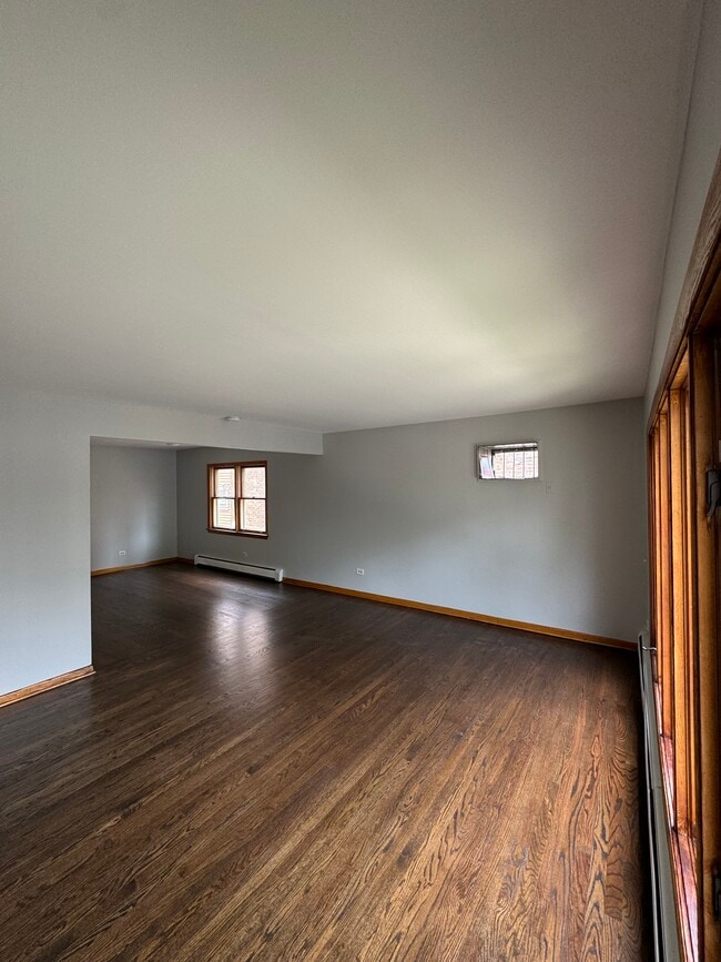 Living room/dining room - 2714 N Mason Ave