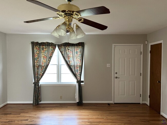 Building Photo - 482 Lake Joy Rd