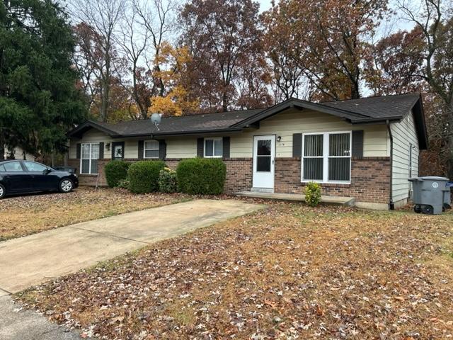 Primary Photo - 619 Red Oak Ln