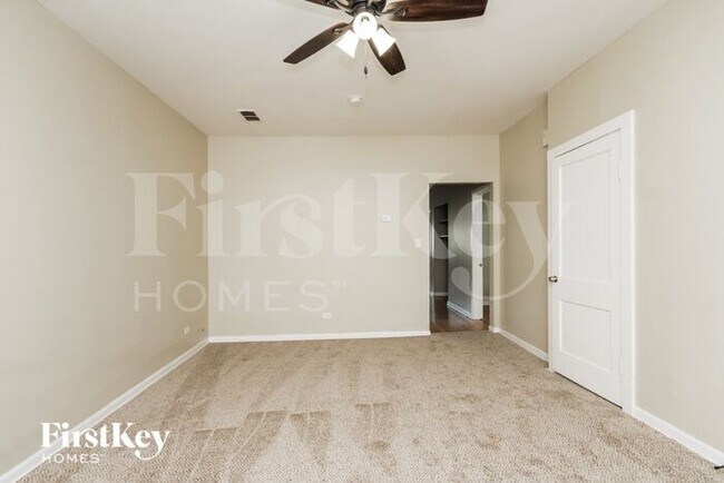 Foto del edificio - 2738 Ridgeland Ave