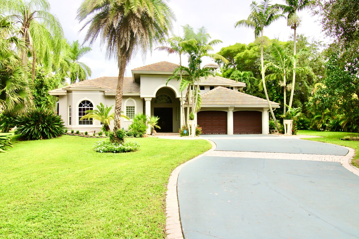 Foto principal - 6502 NW 66th Way