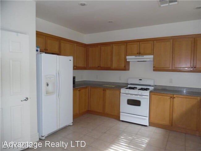 Building Photo - 3 br, 2.5 bath House - 9737 Valmeyer Ave