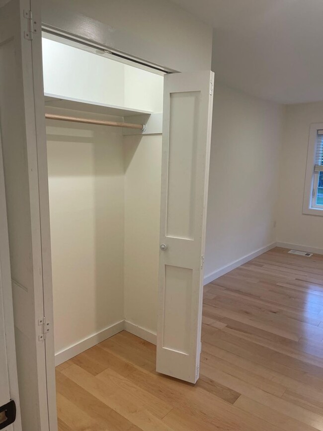 Building Photo - 3 Bedroom Apartment in Colchester VT Avail...