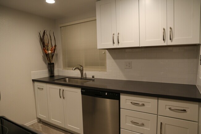 Kitchen 2 - 821 W California Ave