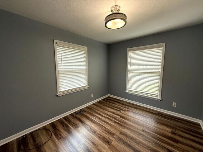 Building Photo - 529 Waterbury Dr
