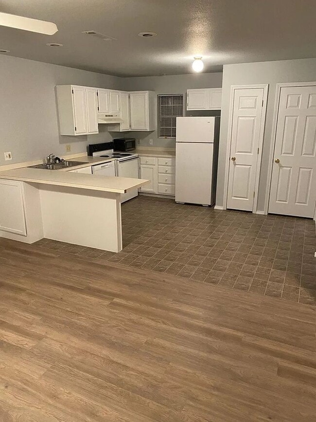 Building Photo - 980 W Cleveland St