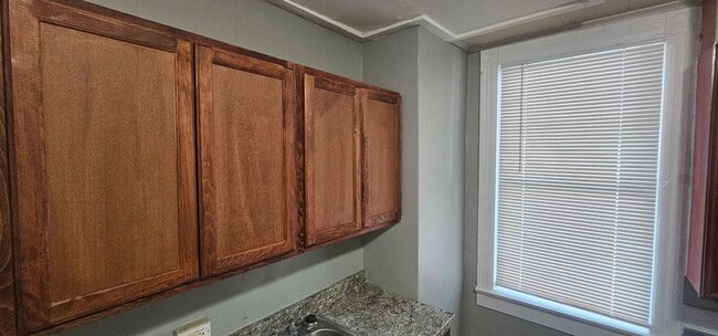 Building Photo - **AVAILABLE NOW** Desirable East Baltimore, Reasonably- Priced Town Home For Rent!