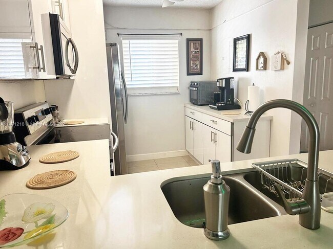 Foto del edificio - 7480 NW 17th St