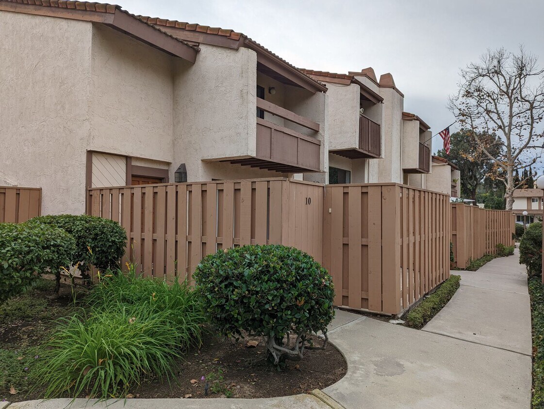 Primary Photo - La Mesa Woodlands Tri-Level 2 Bed/2 Bath C...