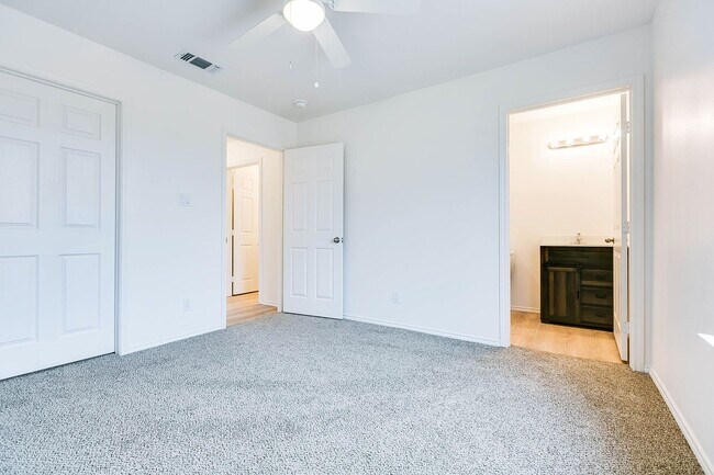 Foto del edificio - Updated 3 Bedroom Home For Lease!!