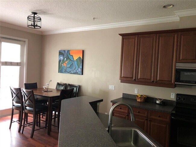 Foto del edificio - 656 Pinebranch Cir