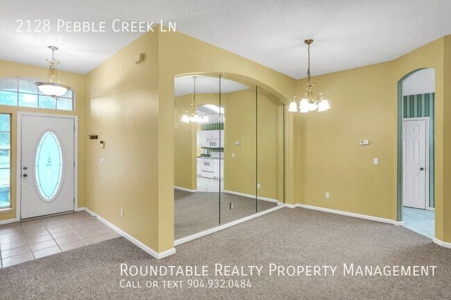 Foto del edificio - 2128 Pebble Creek Ln