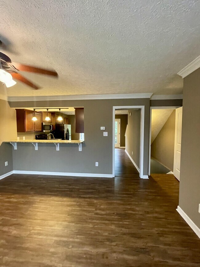 Building Photo - 142 Old Tavern Cir