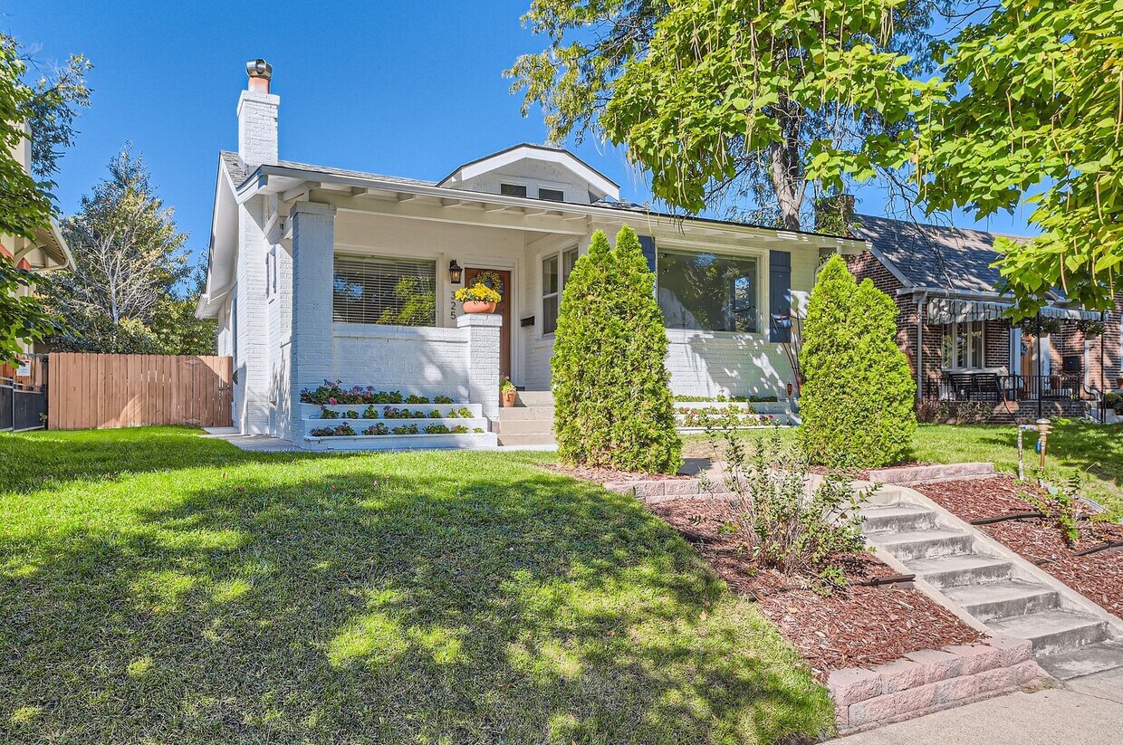 Primary Photo - LUX 3BD, 3BA Alamo Placita Bungalow with F...