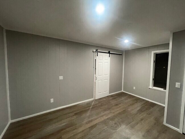 Building Photo - 561 Titus Ave