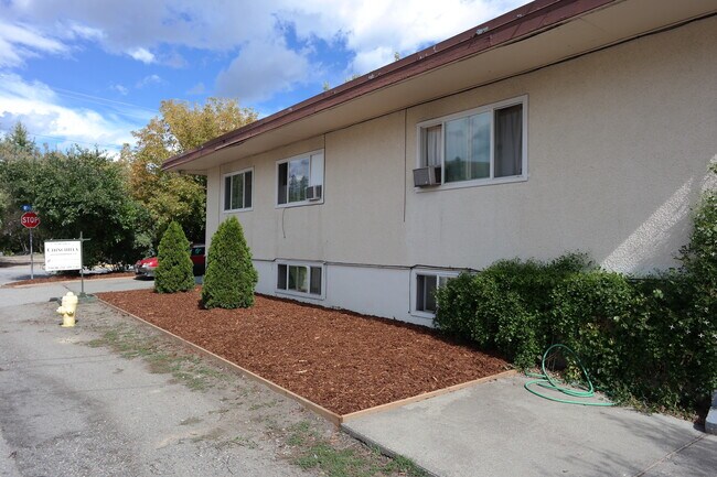 Building Photo - 3308 35 Av