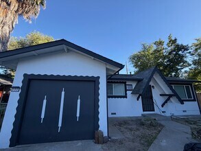 Building Photo - 550 Las Palmas Ave