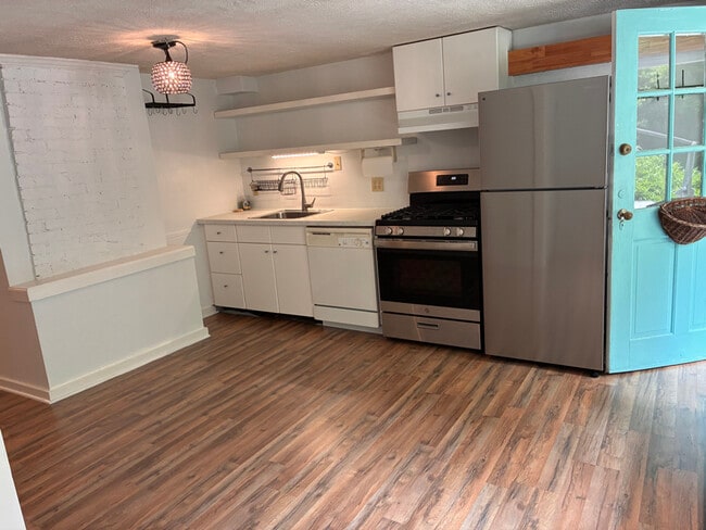 Building Photo - 4951 Lake Forrest Dr NW