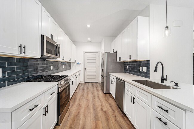 Foto del edificio - 6425 Anderson Rd