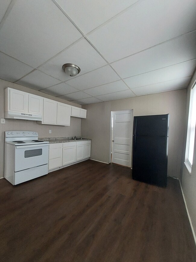 Building Photo - 92 Penney Ave
