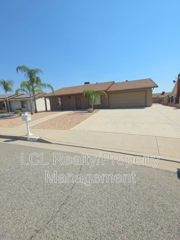 Foto principal - 27670 Boston Dr