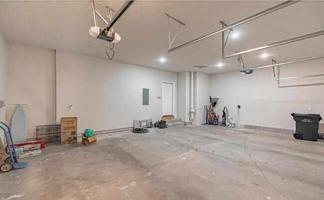 Building Photo - 5622 Glass Mountain Blvd