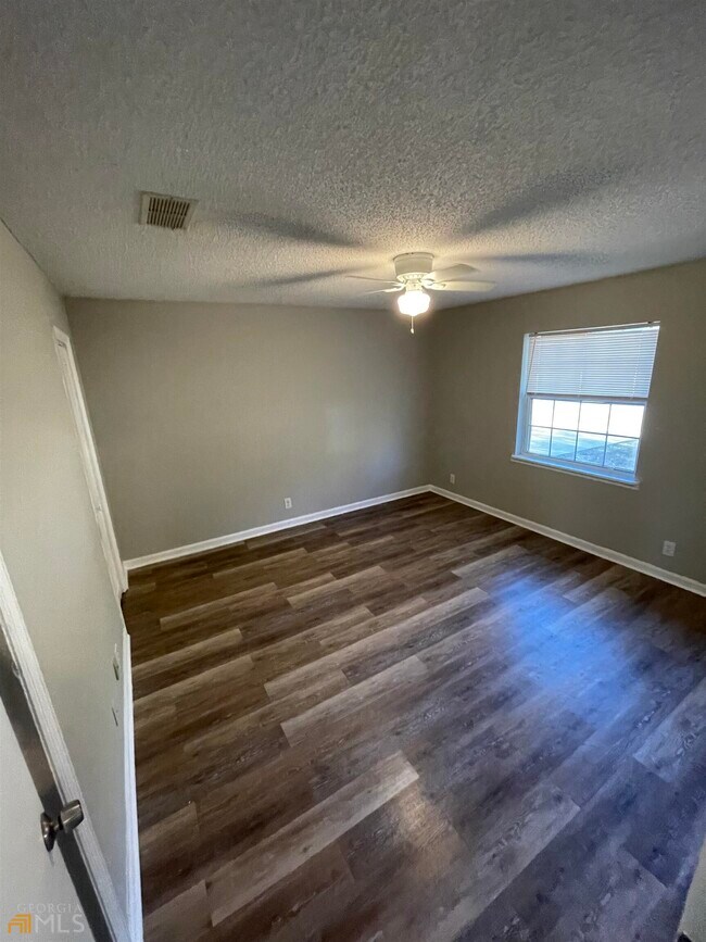 Building Photo - 153 Woodhaven Dr