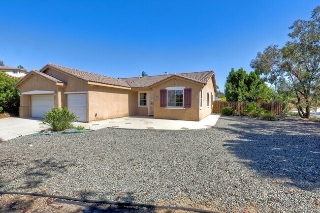 Foto del edificio - Charming 1-Story Corner Lot Home with Great Room & Patio